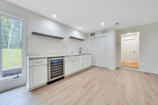 6695 Raintree RD, Roanoke, VA 24018