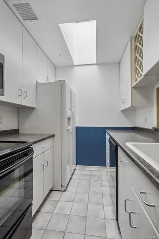 500 Pondside Drive 4L, White Plains, NY 10607