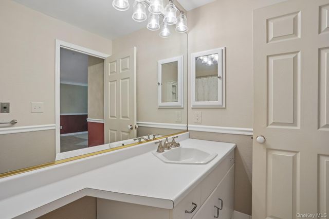 500 Pondside Drive 4L, White Plains, NY 10607