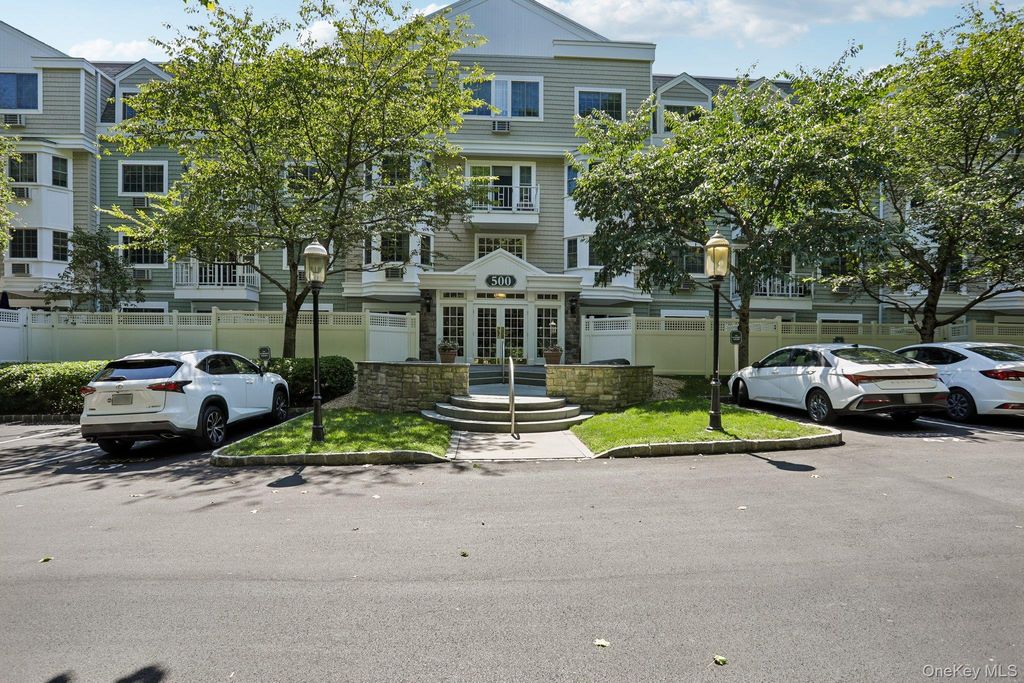 500 Pondside Drive 4L, White Plains, NY 10607 — exterior