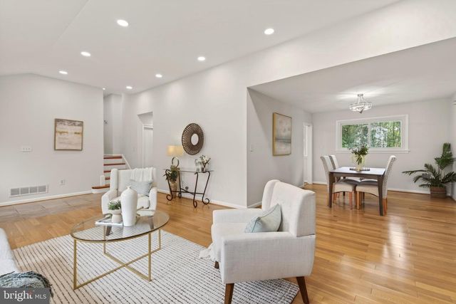 5701 RADNOR CT, Bethesda, MD 20817