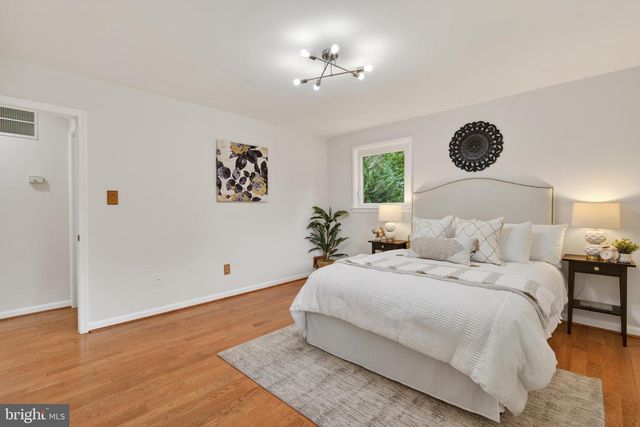 5701 RADNOR CT, Bethesda, MD 20817
