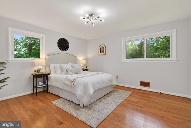5701 RADNOR CT, Bethesda, MD 20817