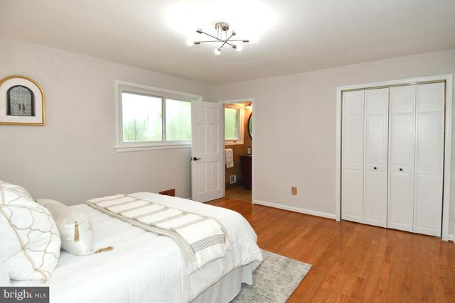 5701 RADNOR CT, Bethesda, MD 20817