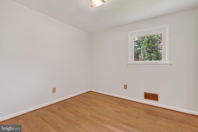 5701 RADNOR CT, Bethesda, MD 20817