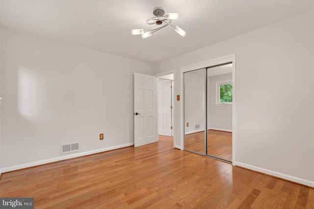 5701 RADNOR CT, Bethesda, MD 20817