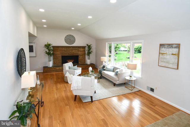 5701 RADNOR CT, Bethesda, MD 20817