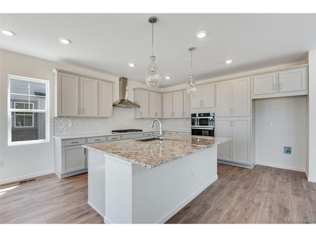 24563 E 34th Ave, Aurora, CO 80019