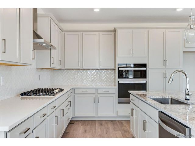 24563 E 34th Ave, Aurora, CO 80019