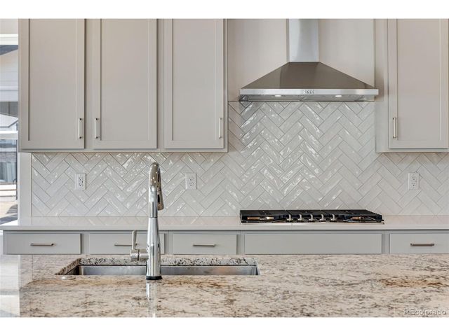 24563 E 34th Ave, Aurora, CO 80019