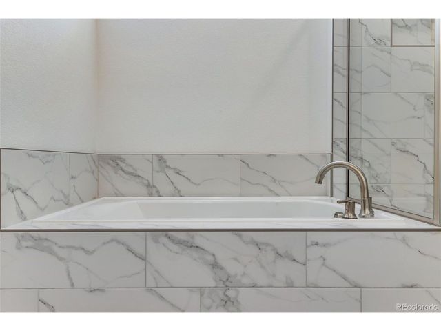 24563 E 34th Ave, Aurora, CO 80019