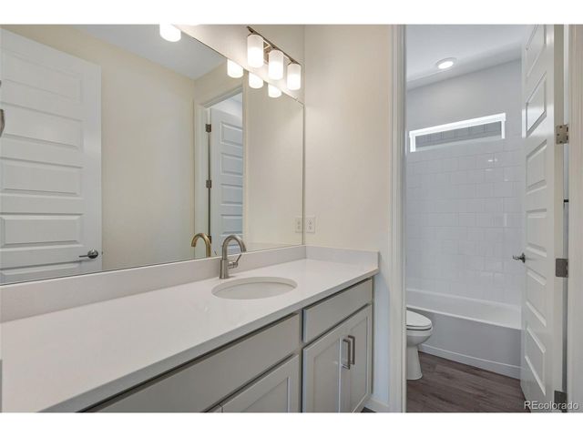 24563 E 34th Ave, Aurora, CO 80019