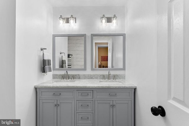 6625 ROCK LAWN DR, Clifton, VA 20124