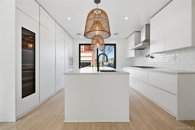 67-38 6th Avenue, Brooklyn, NY 11220