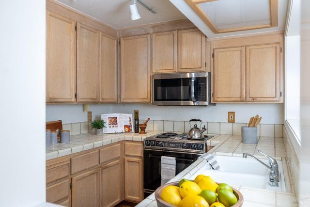 79 Fountain Grove Cir, Napa, CA 94558