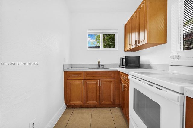 1960 SW 41st Ave 3, Fort Lauderdale, FL 33317