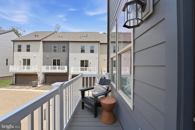 3742 DISTRICT DR, Woodbridge, VA 22193