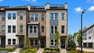 3742 DISTRICT DR, Woodbridge, VA 22193