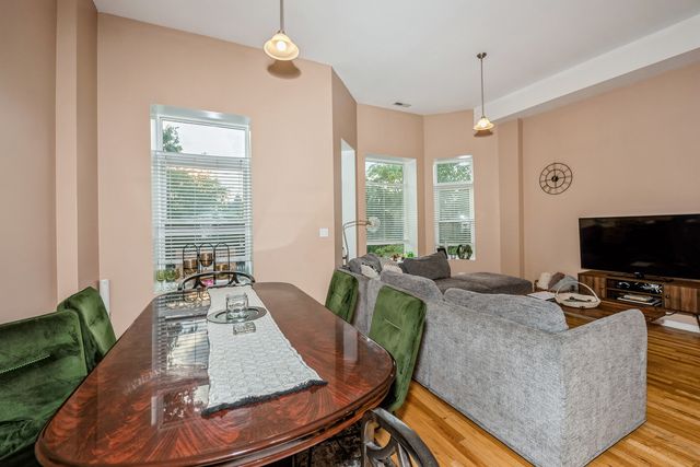 3549 S King Drive 3, Chicago, IL 60653
