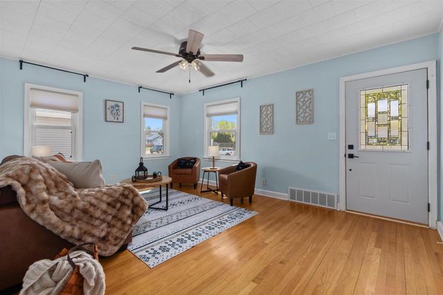672 W 8TH AVENUE, Oshkosh, WI 54902