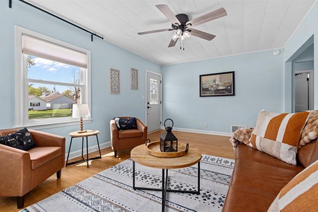 672 W 8TH AVENUE, Oshkosh, WI 54902