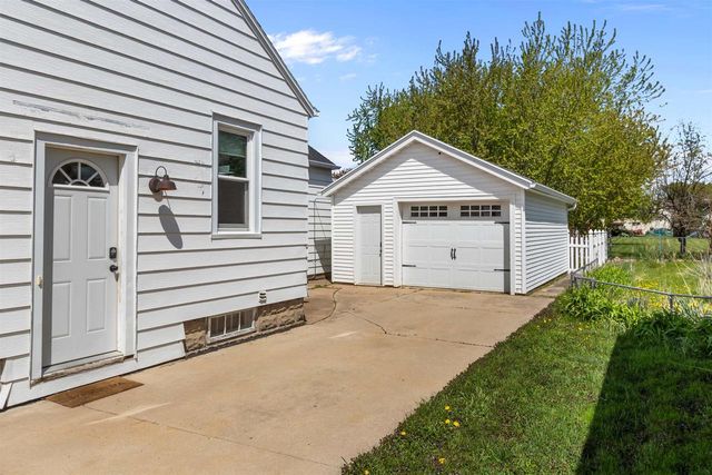 672 W 8TH AVENUE, Oshkosh, WI 54902