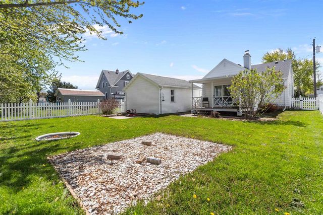 672 W 8TH AVENUE, Oshkosh, WI 54902