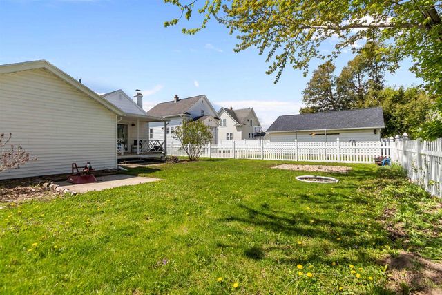 672 W 8TH AVENUE, Oshkosh, WI 54902