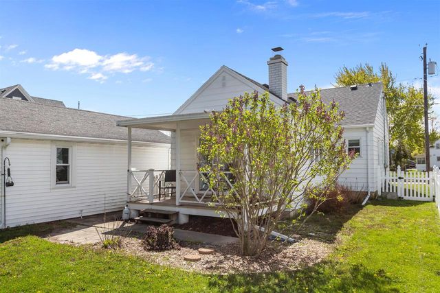 672 W 8TH AVENUE, Oshkosh, WI 54902