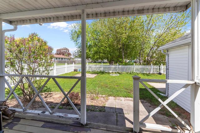 672 W 8TH AVENUE, Oshkosh, WI 54902