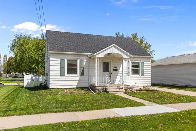 672 W 8TH AVENUE, Oshkosh, WI 54902