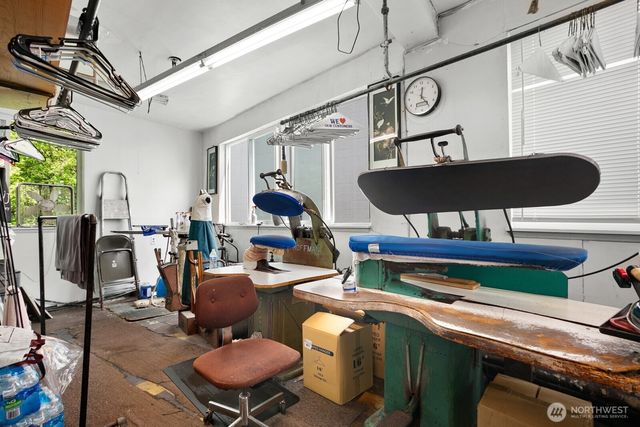 9432 Rainier Avenue S, Seattle, WA 98118