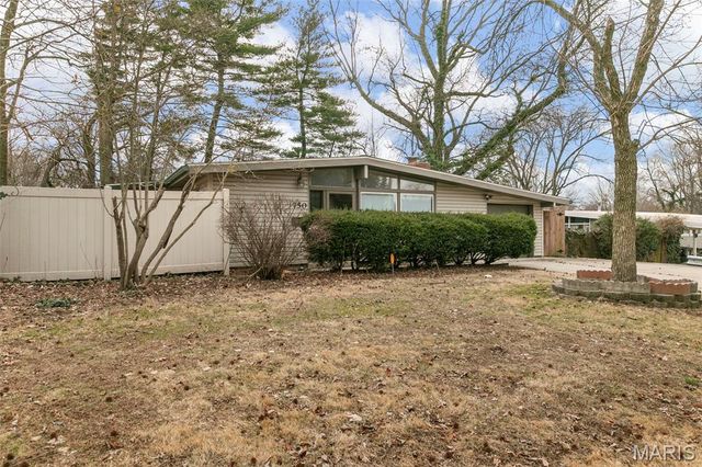 750 Saint Anthony Lane, St Louis, MO 63033