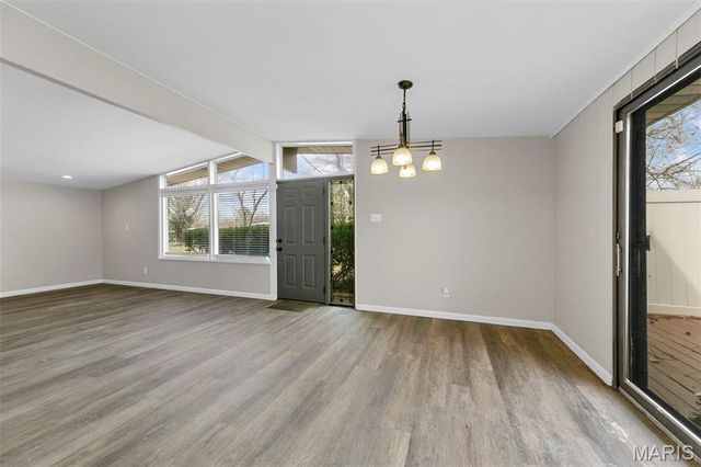 750 Saint Anthony Lane, St Louis, MO 63033