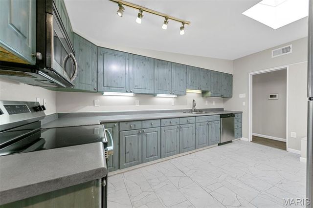 750 Saint Anthony Lane, St Louis, MO 63033