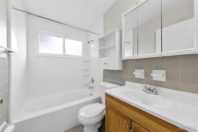 750 Saint Anthony Lane, St Louis, MO 63033