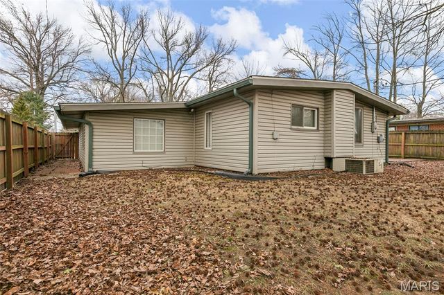 750 Saint Anthony Lane, St Louis, MO 63033