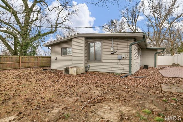 750 Saint Anthony Lane, St Louis, MO 63033