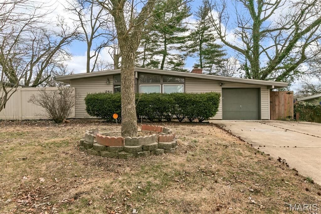 750 Saint Anthony Lane, St Louis, MO 63033