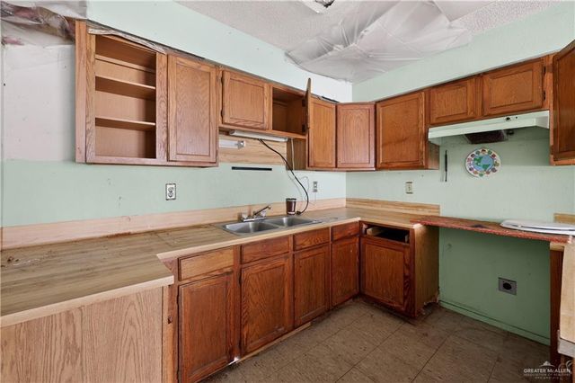 1104 S Chelo Drive, La Feria, TX 78559