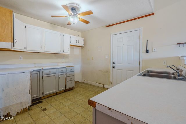 768 Harvest Meadows Drive, Kodak, TN 37764