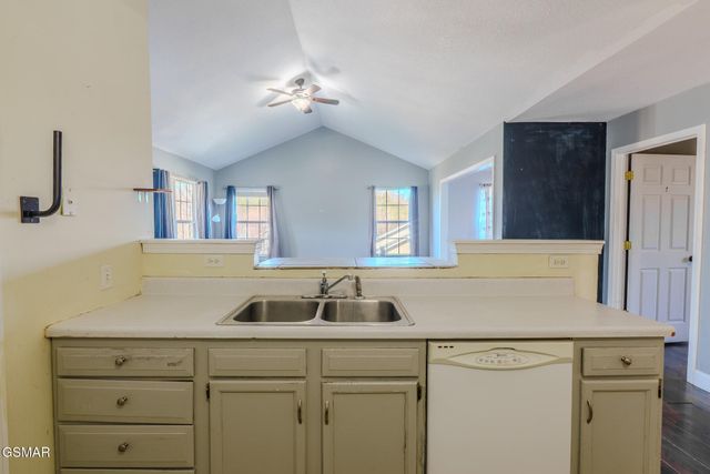 768 Harvest Meadows Drive, Kodak, TN 37764