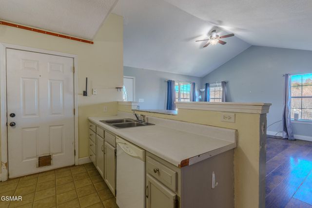 768 Harvest Meadows Drive, Kodak, TN 37764