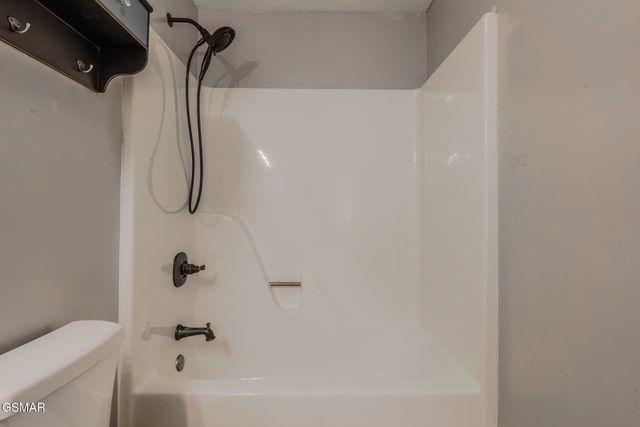 768 Harvest Meadows Drive, Kodak, TN 37764