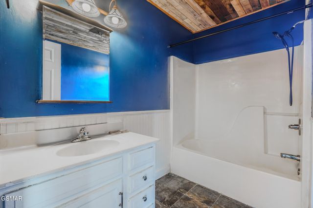 768 Harvest Meadows Drive, Kodak, TN 37764