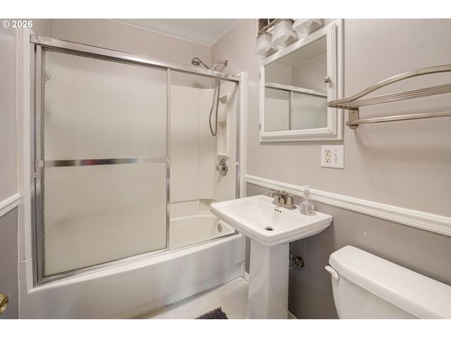 5741 Sw PASADENA Dr, Portland, OR 97219