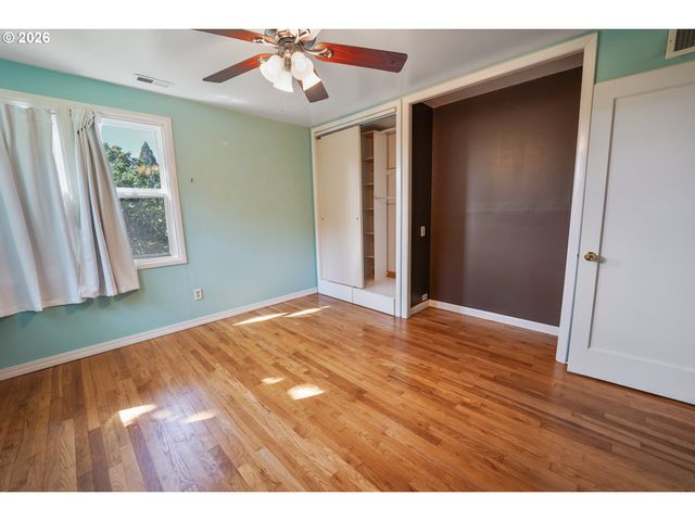 5741 Sw PASADENA Dr, Portland, OR 97219