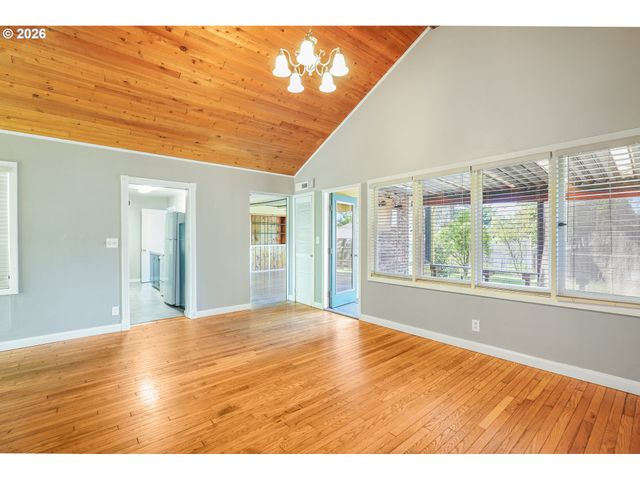 5741 Sw PASADENA Dr, Portland, OR 97219