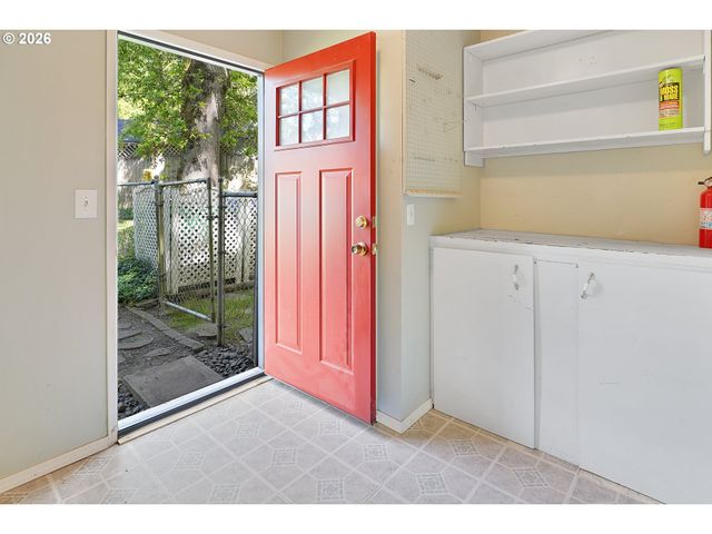 5741 Sw PASADENA Dr, Portland, OR 97219