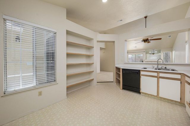 2109 Alta Sierra St, Stockton, CA 95206
